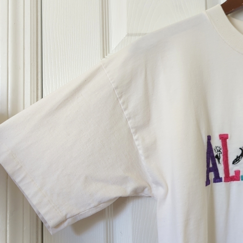 Hefty 90's Vintage Alaska Embroidered Short Sleeve Crewneck T-shirt White Large - Picture 5 of 10